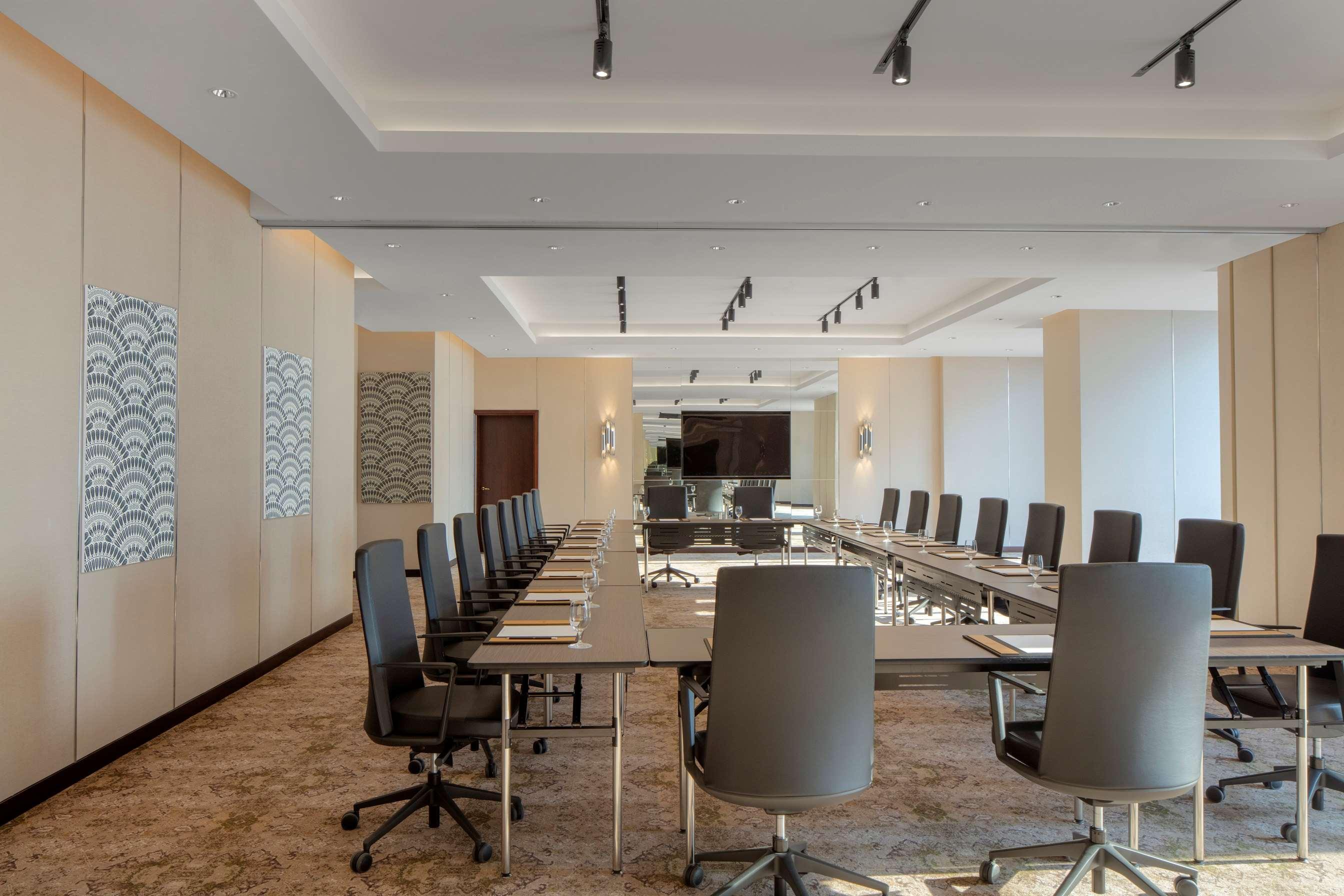 Dusit Doha Hotel מראה חיצוני תמונה Meeting room