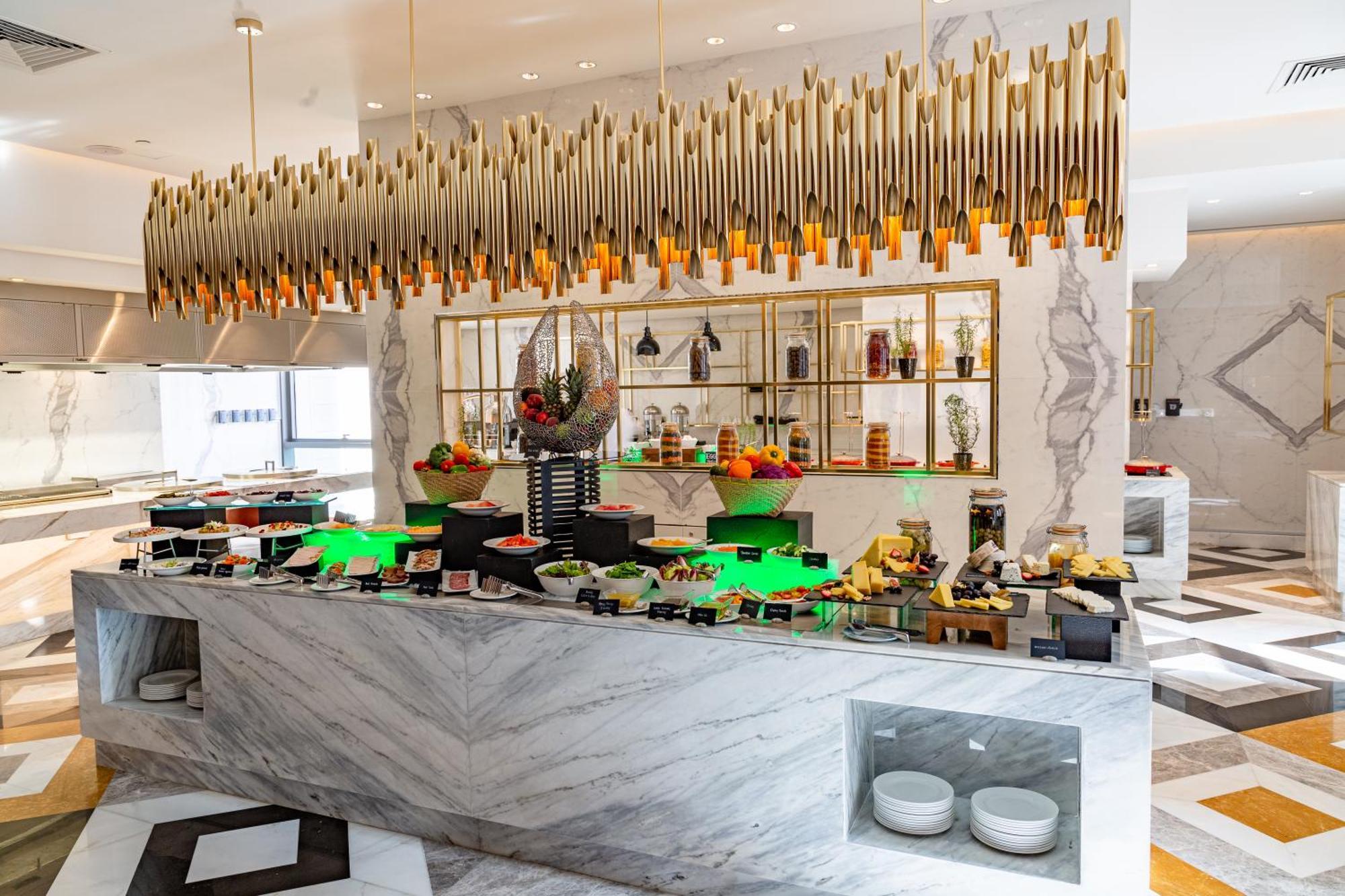 Dusit Doha Hotel מראה חיצוני תמונה The buffet at the restaurant