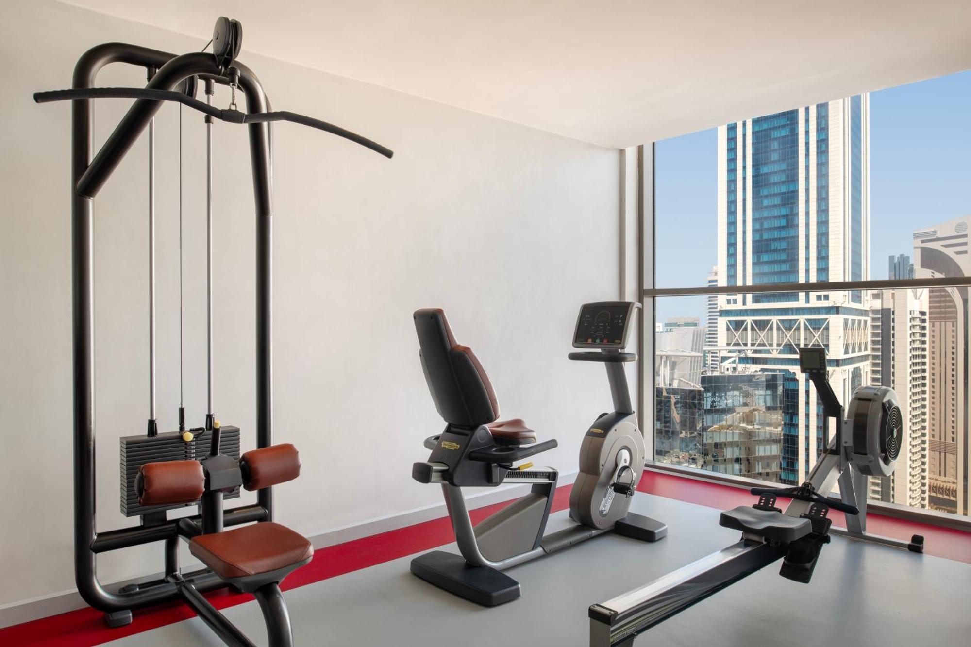Dusit Doha Hotel מראה חיצוני תמונה Fitness Center