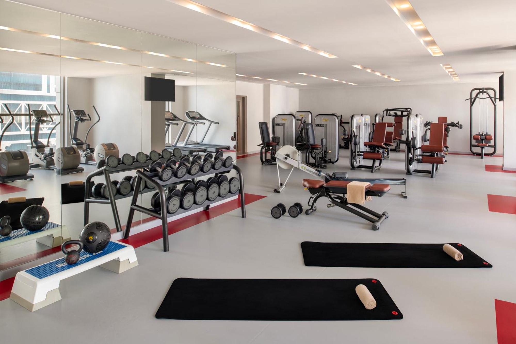 Dusit Doha Hotel מראה חיצוני תמונה A typical gym
