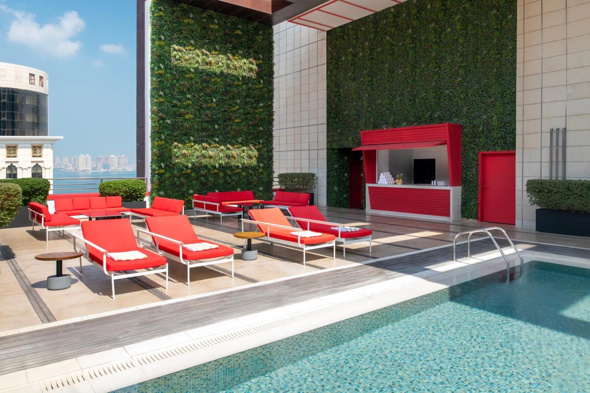 Dusit Doha Hotel מראה חיצוני תמונה The rooftop pool at The Hari
