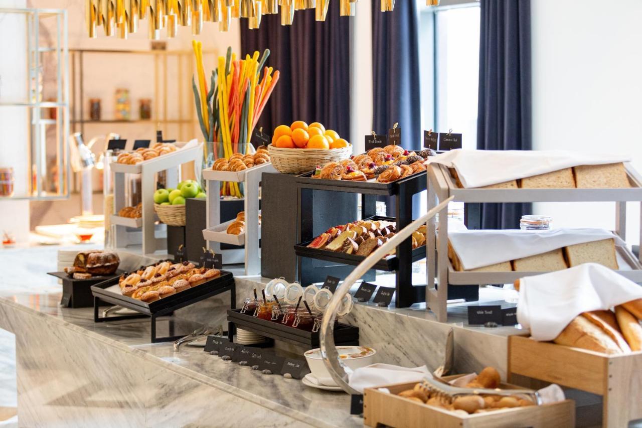 Dusit Doha Hotel מראה חיצוני תמונה A buffet at a hotel